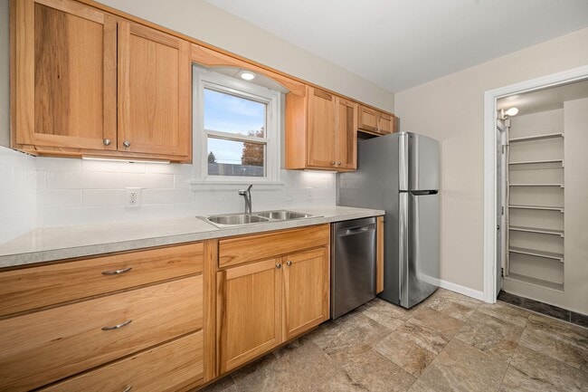 Building Photo - Newly renovated 3bd 2bath Shadle Rancher M...