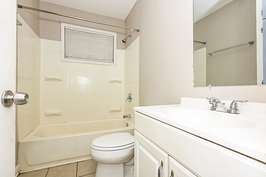 Building Photo - 6637 Imperial Dr