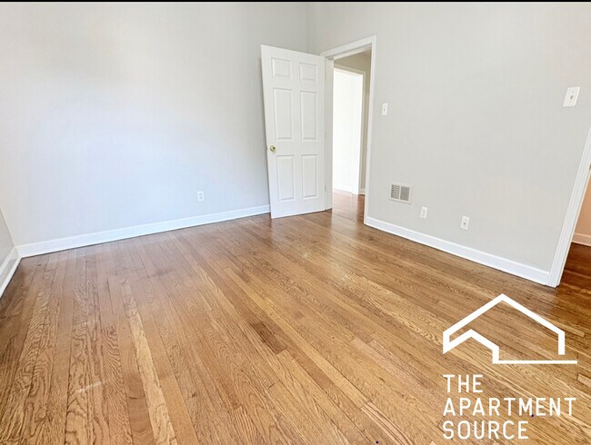 Building Photo - 4013 S Calumet Ave