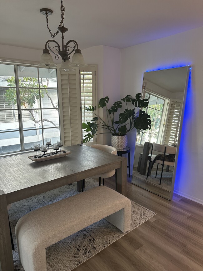 Building Photo - 8115 Surfline Dr