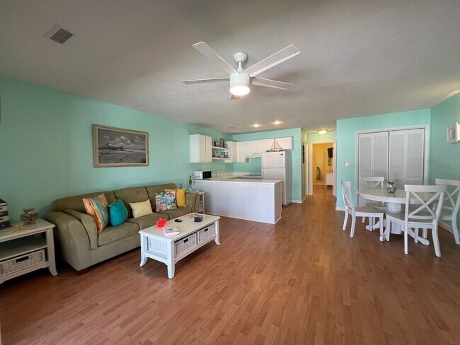 Building Photo - Myrtle Beach - 1 Bedroom / 1 Bath Condo