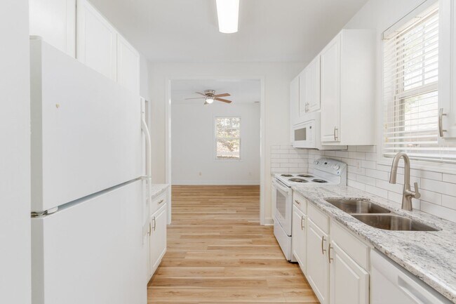 Building Photo - Stylish 3 Bedroom Home in The Sought-After Lake Carolina