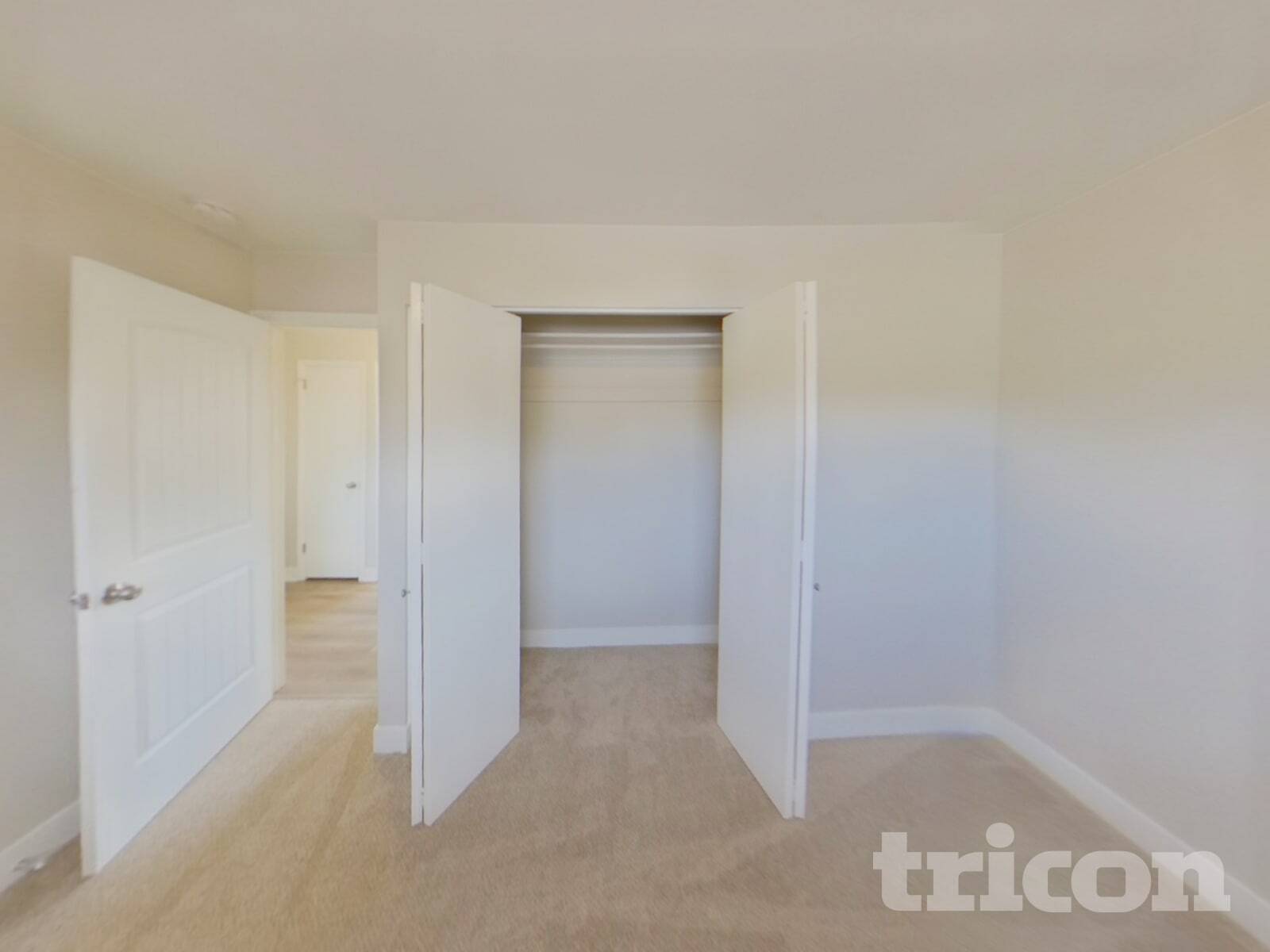 Building Photo - 3514 E La Salle St