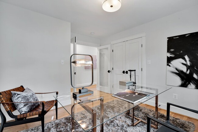 Building Photo - "Luxurious 6-Bed, 6-Bath Arlington Retreat...