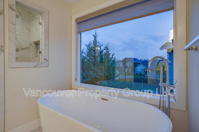 Building Photo - 6604 NE 107th St