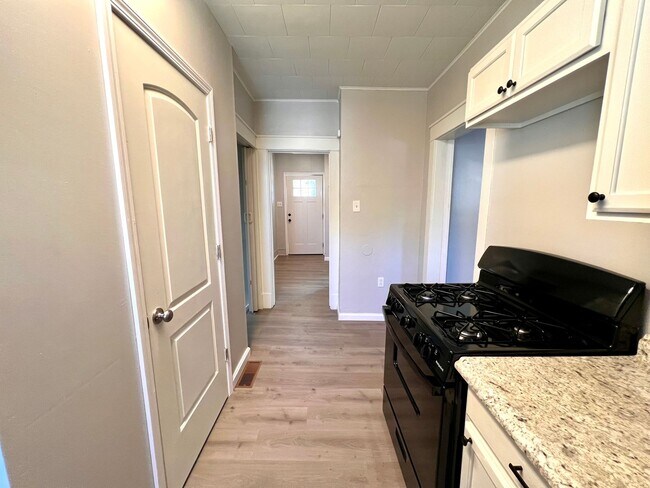 Building Photo - 1320 Irwin St