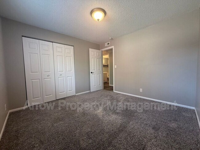 Building Photo - 3405 Holdrege St
