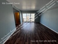 Building Photo - 906 Summit Chase Dr