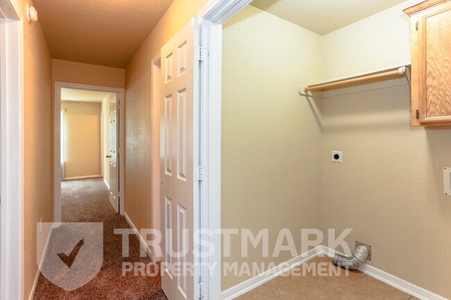 Building Photo - 4202 Elms Run Cir