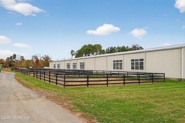 Building Photo - 52 Hill Rd