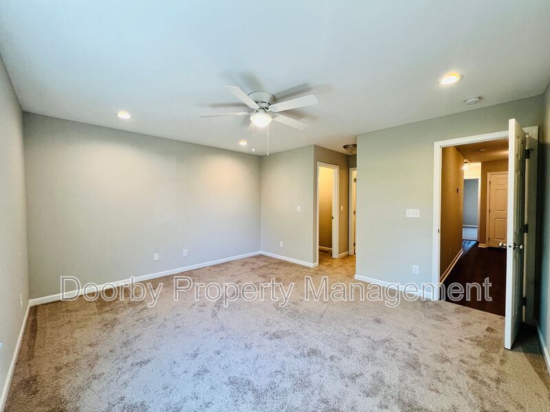 Building Photo - 2106 Duncan Ave