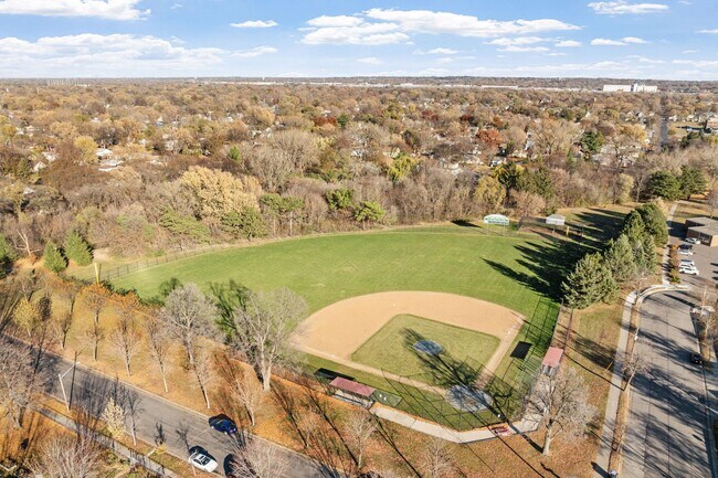 Building Photo - Updated 4-Bedroom 1.5-Bathroom Home in Minneapolis