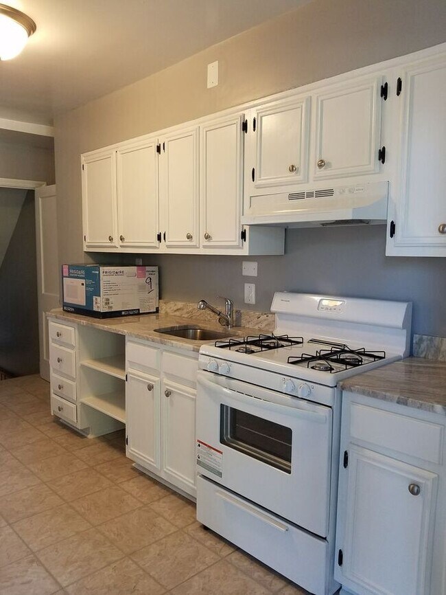 Building Photo - 3 Bedroom 2 Bathrooms in 21239