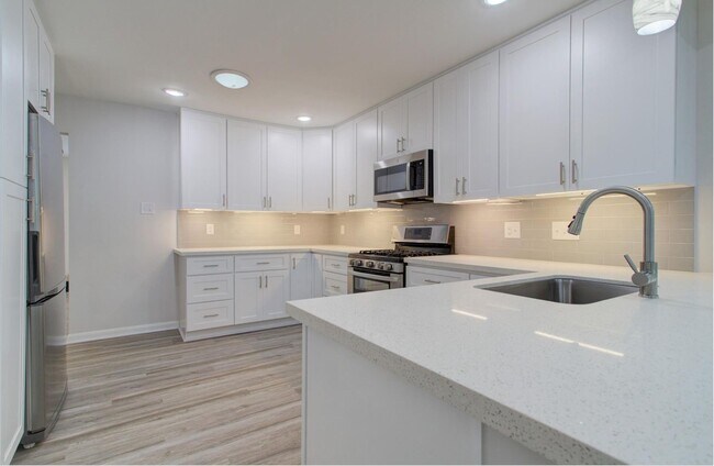 Building Photo - 5704 Darling St