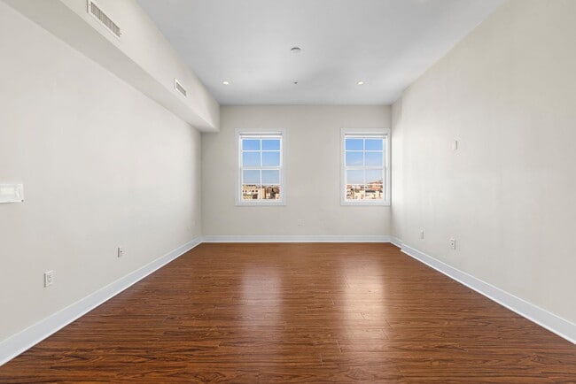 Building Photo - 6200 Hudson Ave