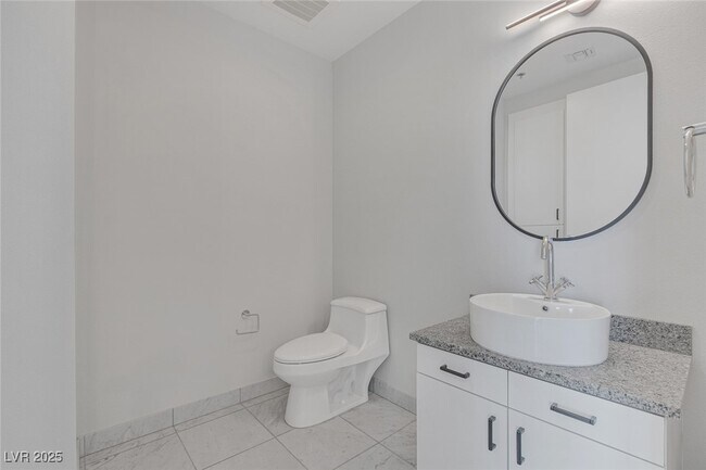 Building Photo - 4525 Dean Martin Dr