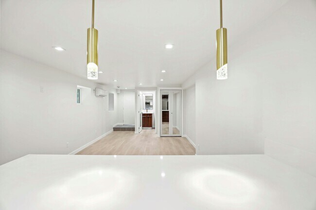 Building Photo - 410 Lucas Ave