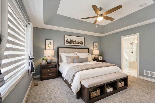 Building Photo - Spacious 4-Bedroom Gem with Modern Comforts and Finished Basement in Vadnais Heights!