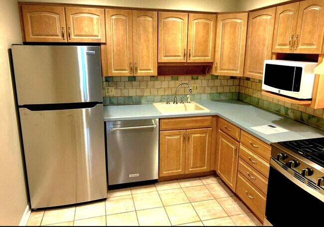 Building Photo - 350 Brainerd Ave