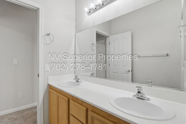 Building Photo - SE!! 4 Bedrooms!! Single Story!!! 3 Car Garage!!! Gated!! Water Conditioner!! All Appliances!!! F...