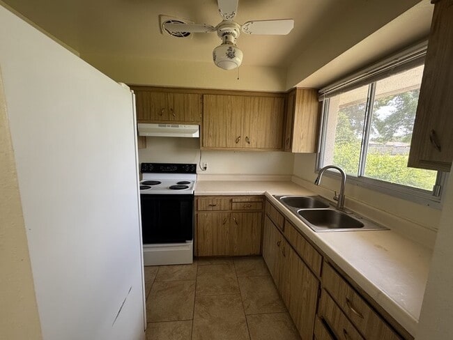 Building Photo - 7119 W Minnezona Ave