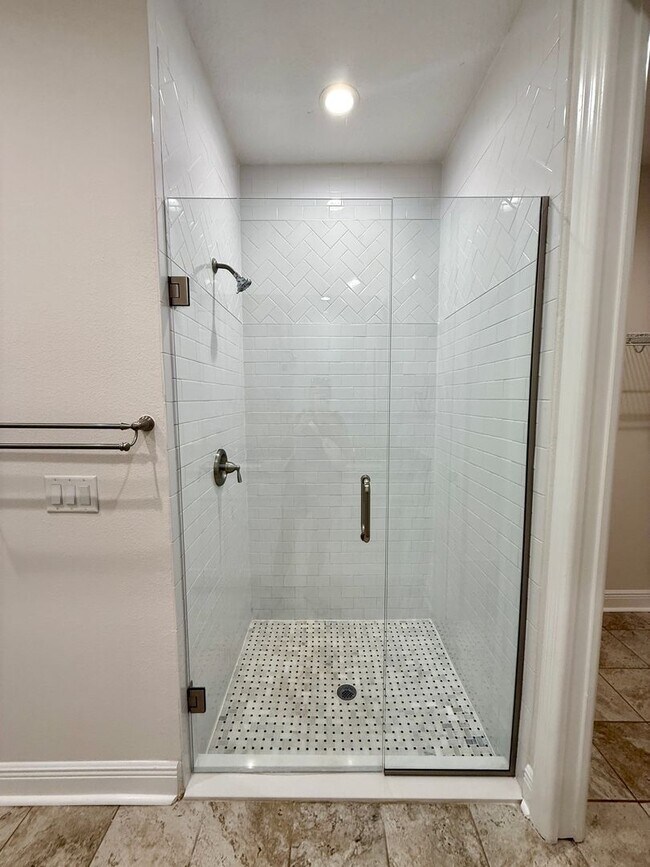 Building Photo - Gorgeous, Modern 2/2 Duplex in Orange City!
