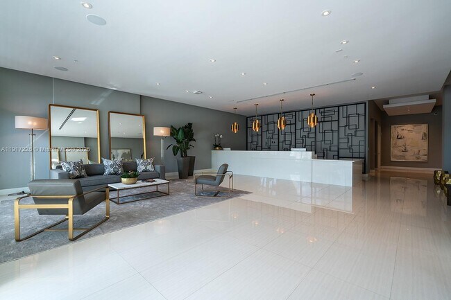 Building Photo - 321 NE 26th St