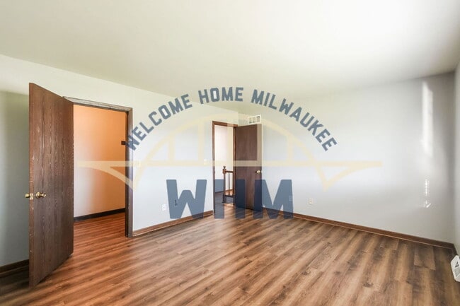 Building Photo - W170S7397 Parkland Dr