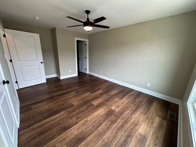 Building Photo - Beautiful new townhouse located in the new...
