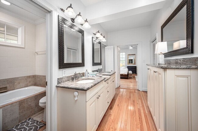 Building Photo - 11468 Club Dr