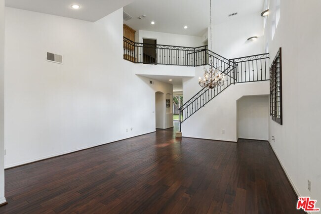 Building Photo - 14321 Hortense St