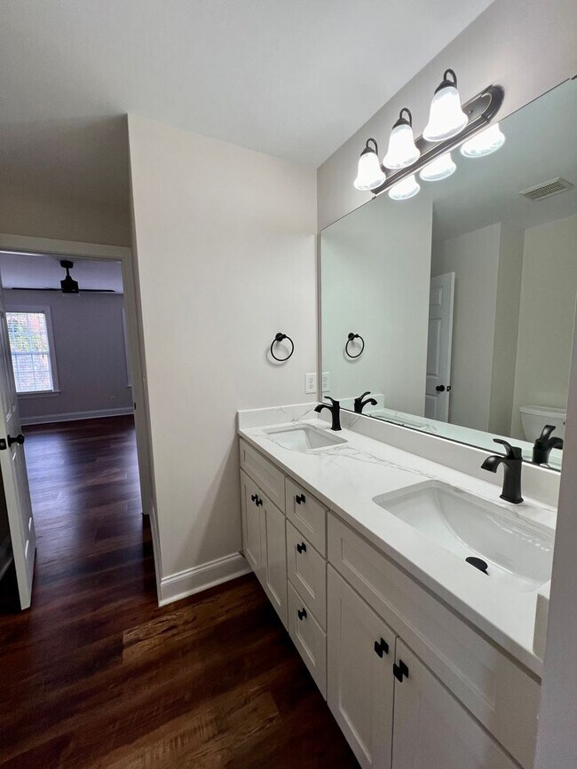 Building Photo - Four bedroom, 3.5 bath house in Elon!  Mus...