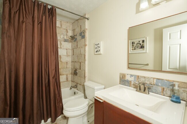 Building Photo - 3 Normandy Ct
