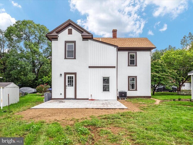 Building Photo - 323 Osage St