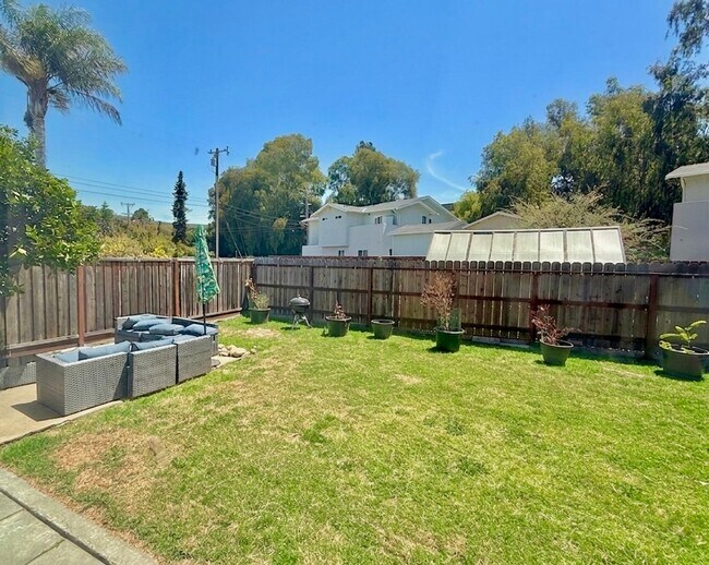 Building Photo - 1478 172nd Ave