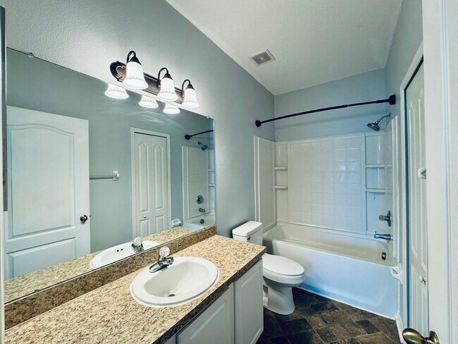 Building Photo - Spacious 2-Bedroom Townhome in Gated Fishh...