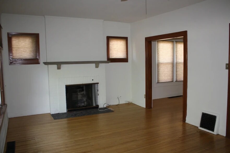 Building Photo - 519 S Fess Ave