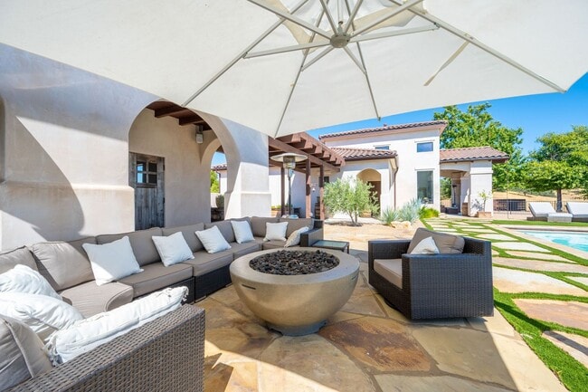 Building Photo - AVAILABLE NOW - Furnished Luxury Wine Coun...