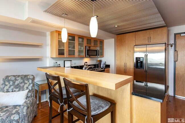 Building Photo - 255 N Sierra St