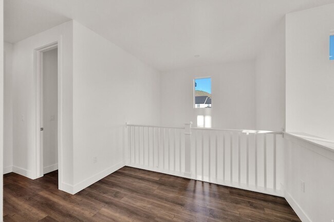 Building Photo - 1722 Oakridge Cir