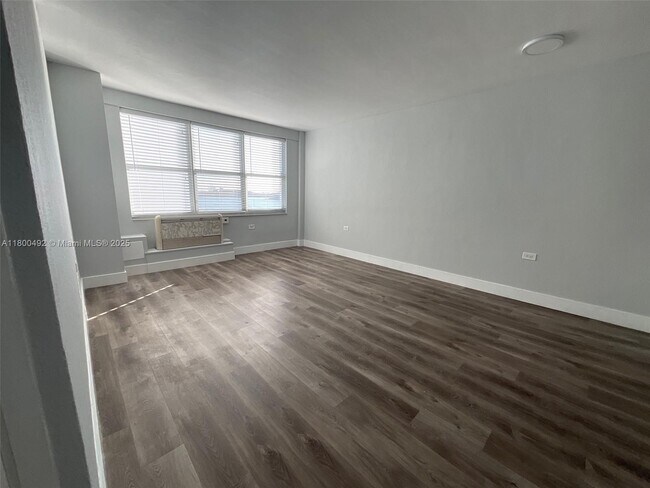 Building Photo - 1250 West Ave