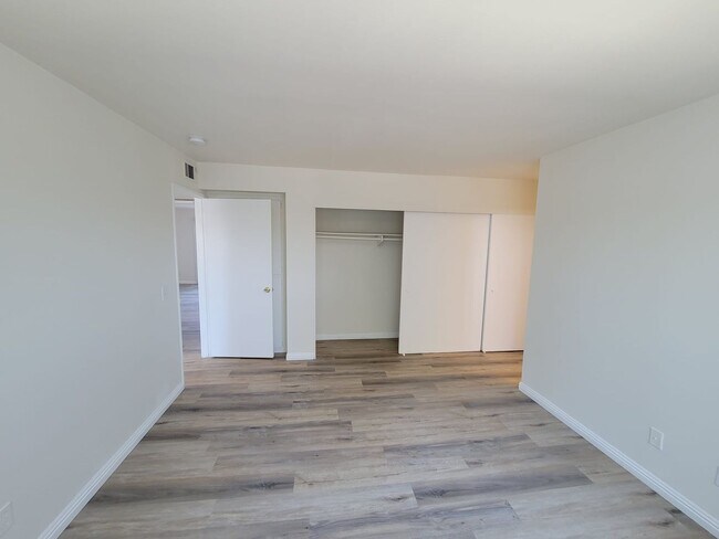 Building Photo - 15000 Burbank Blvd