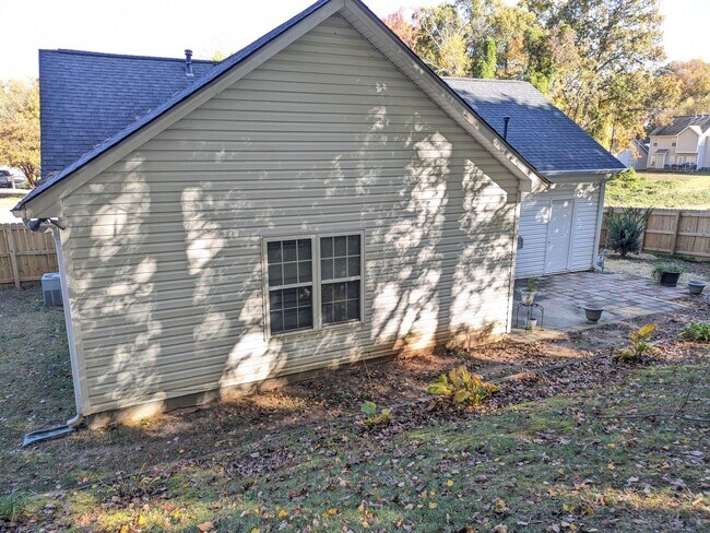 Building Photo - Move in Ready Ranch in Tall Oaks