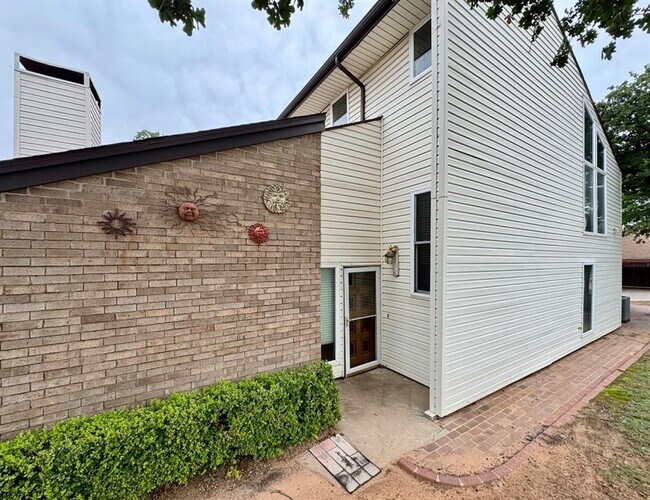 Building Photo - 415 Timberwind Rd