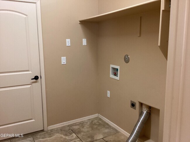 Building Photo - 5511 Grove Dr