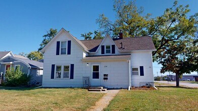 Building Photo - Downtown Ames Duplex - Main Floor Unit