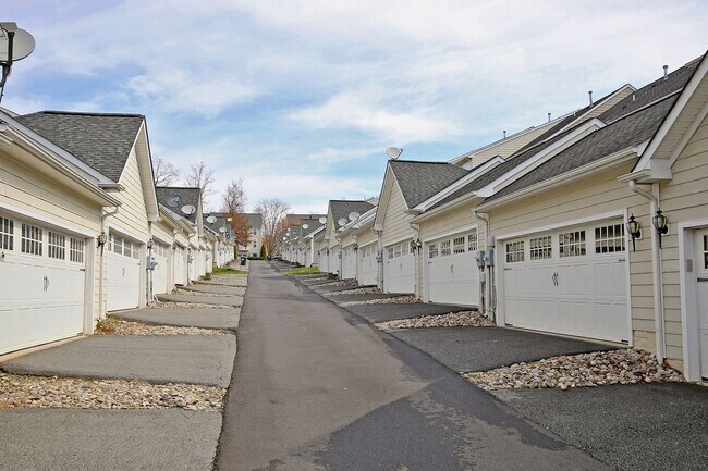 Building Photo - 923 Bing Ln