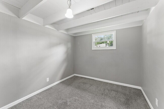 Building Photo - Charming Mid-Century Ranch Home Available Now!  1st Month's Rent is FREE!*