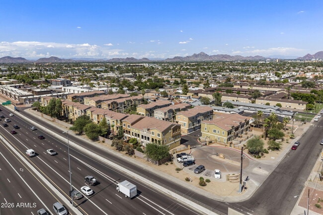 Building Photo - 2450 W Glenrosa Ave