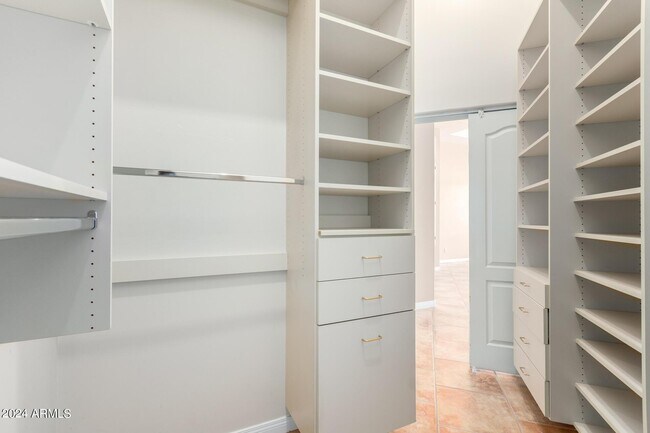 Building Photo - 8924 E Captain Dreyfus Ave